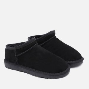 UGG Classic Slipper Black Size 10